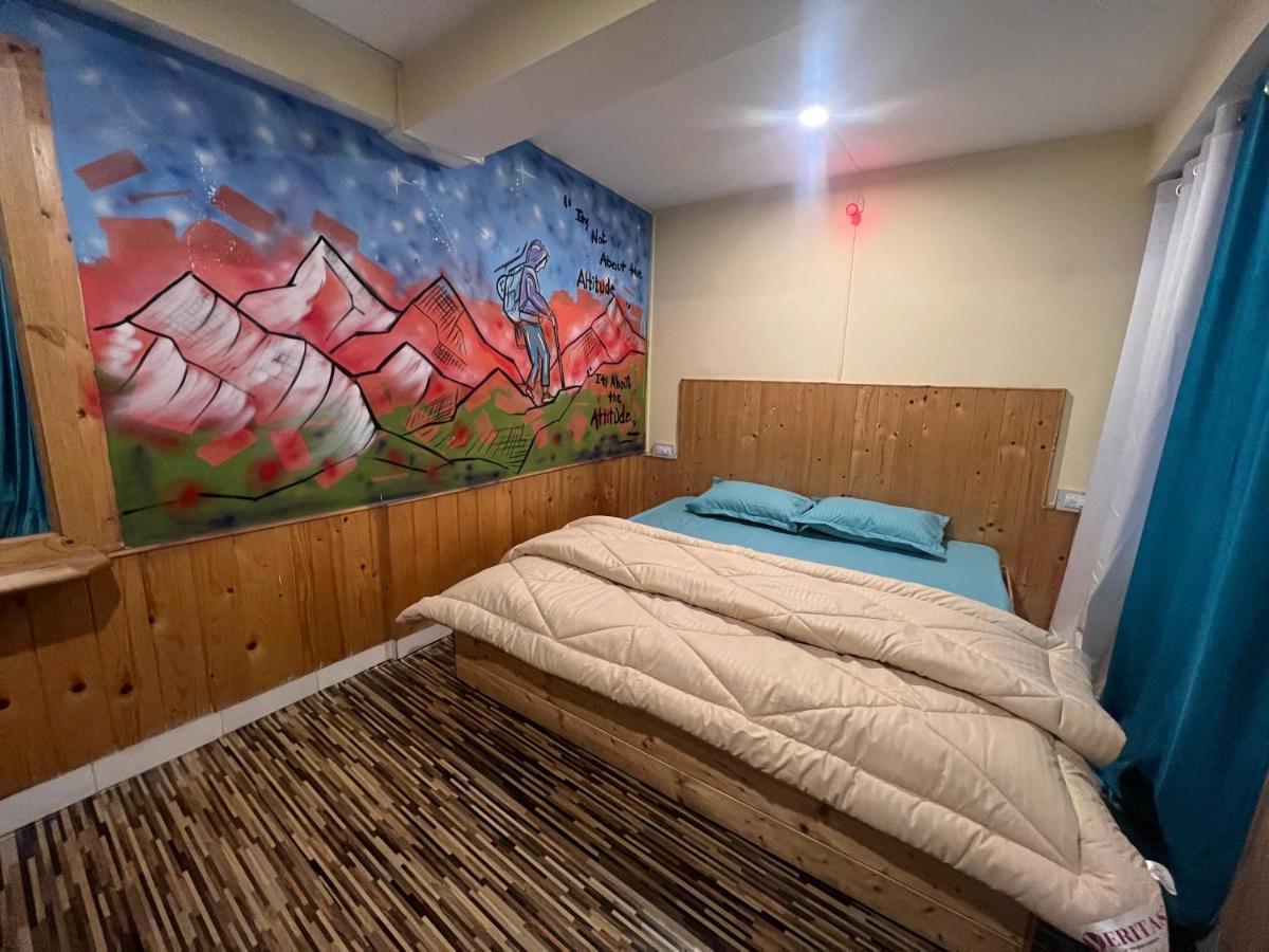 The Vagabond Manali Hostel Buitenkant foto