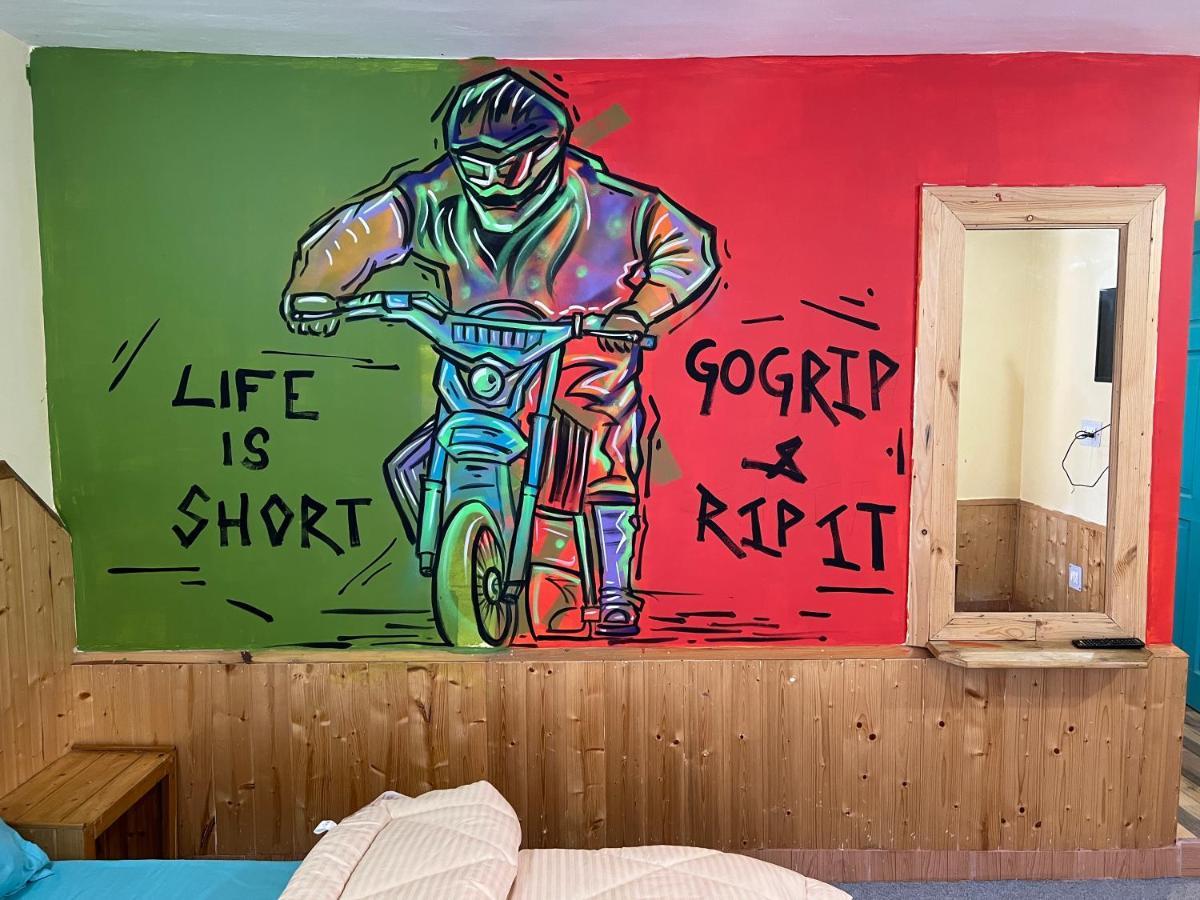 The Vagabond Manali Hostel Buitenkant foto